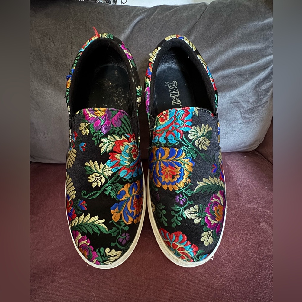 Brash Black Floral Embroidered Slip-on sneaker, size 8